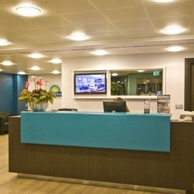 Ramada By Wyndham Cobham 3*
